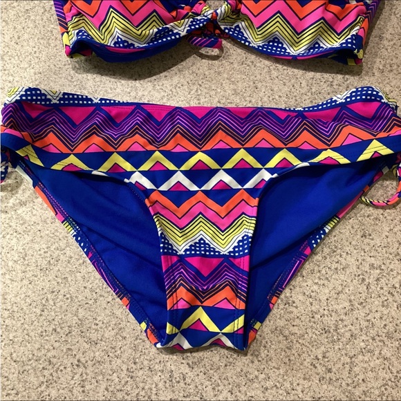 🛍️ 2 for $13🛍️ Old Navy Chevron Triangle Print String Bikini Swimsuit - Picture 3 of 9